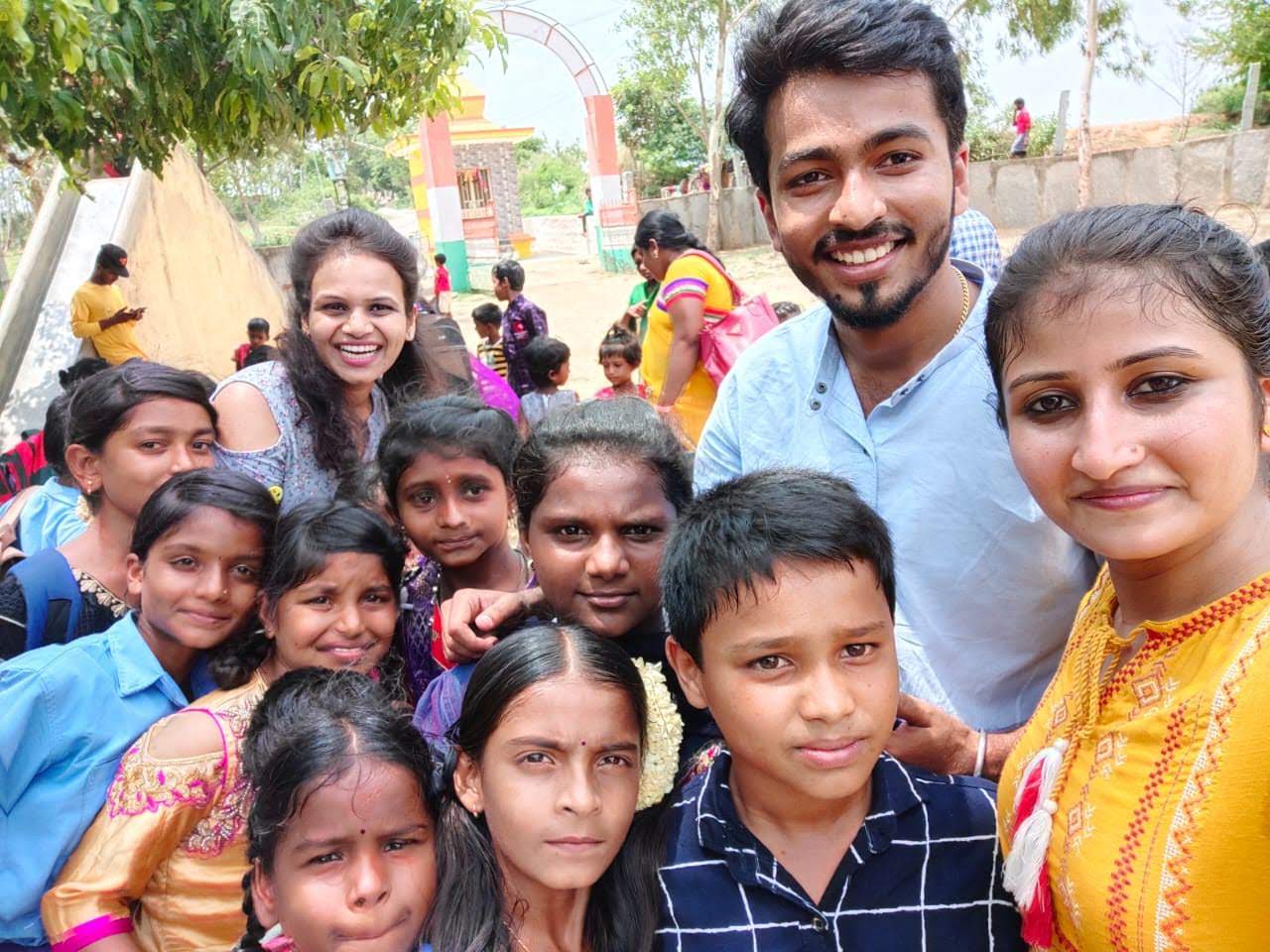 Vidhyadaanam volunteers and students