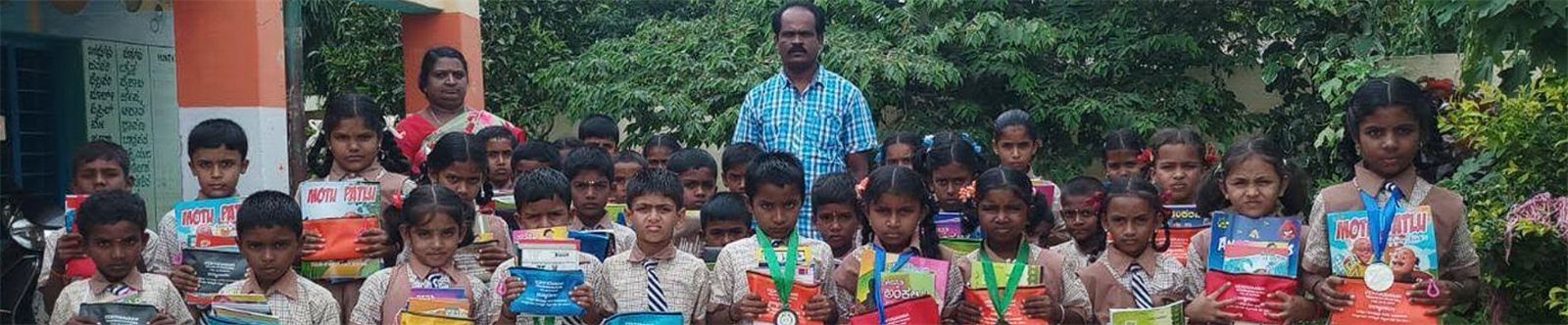 Vidhyadaanam volunteers and students